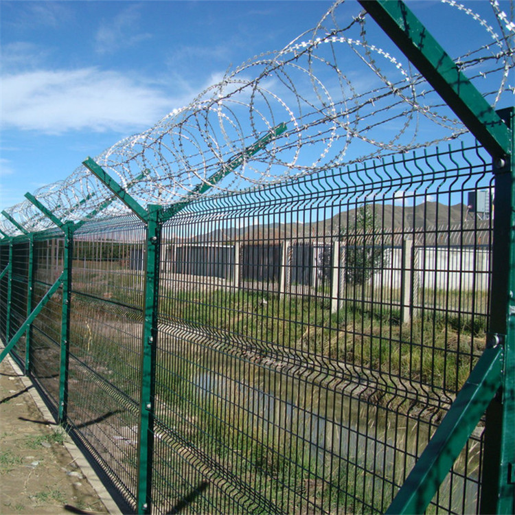 鋁包鋼機(jī)場(chǎng)圍界案例展示圖片1